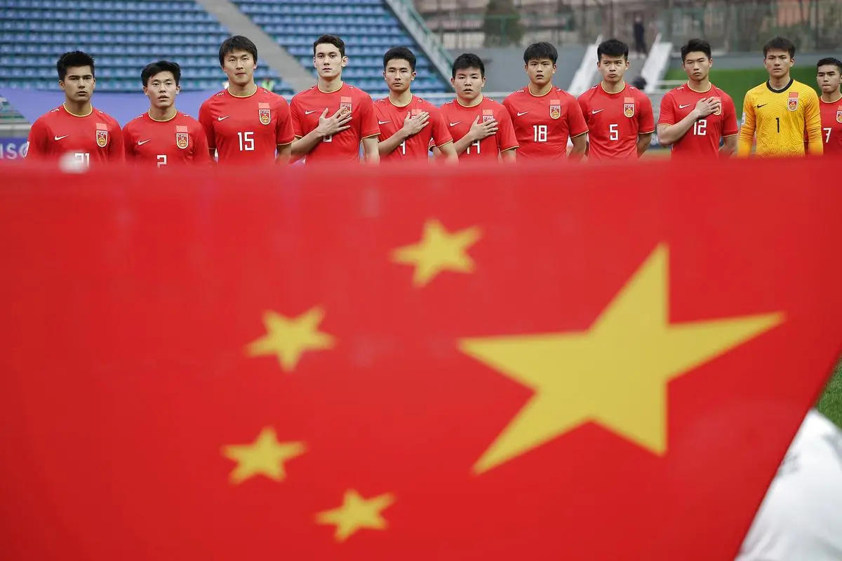 bwin必赢(中国)在线登录入口：足球反弹到脸上进球